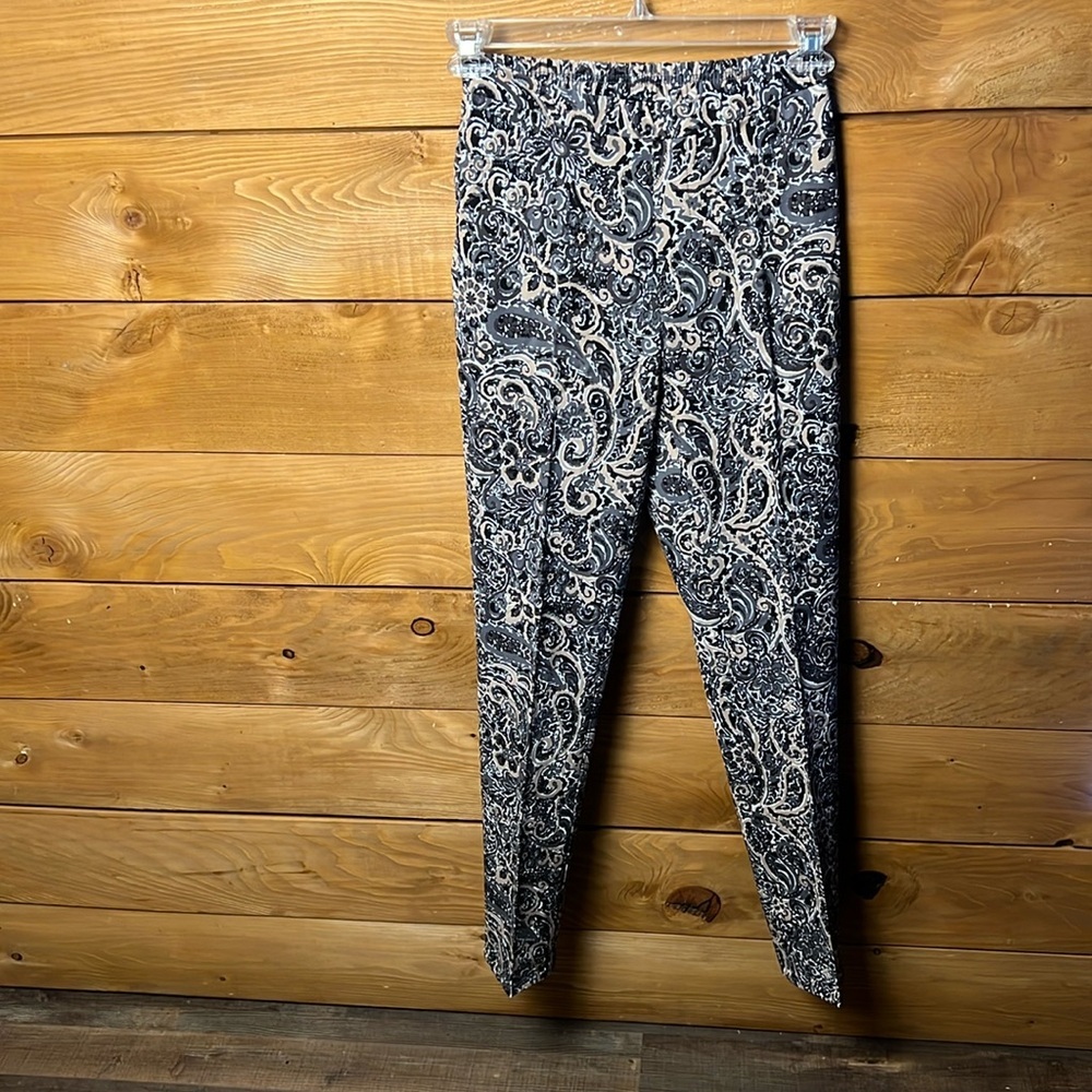 Isaac Mizrahi Live Womens 2T Stretch Paisley Slim-Leg Pants Neutral rear pockets